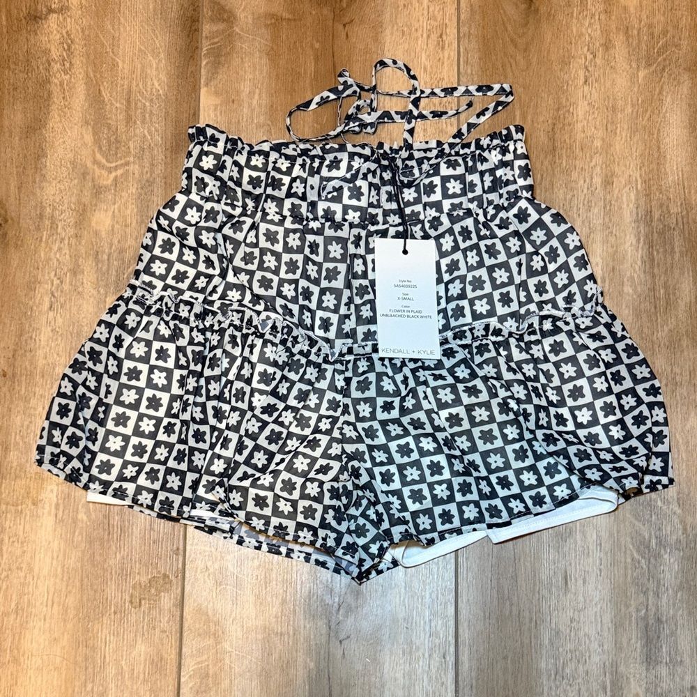 Flowy Floral Shorts Kendall & Kylie Black and White High Waist Summer Casual
